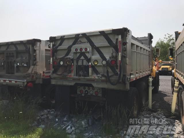 Mack CV713 Dispersare nisip si sare