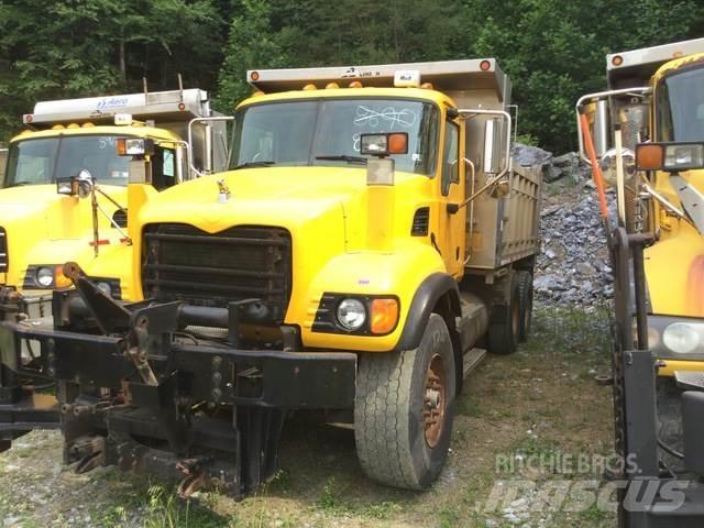 Mack CV713 Dispersare nisip si sare