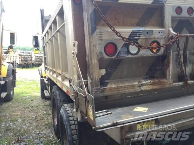 Mack CV713 Dispersare nisip si sare