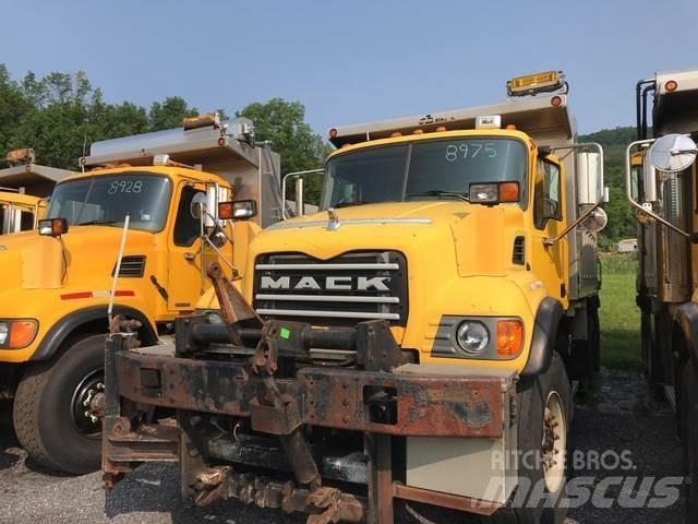 Mack CV713 Dispersare nisip si sare