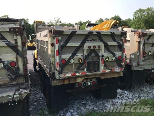 Mack CV713 Dispersare nisip si sare