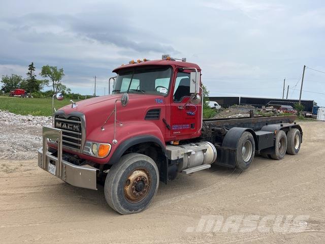 Mack CV713 Camion cu incarcator