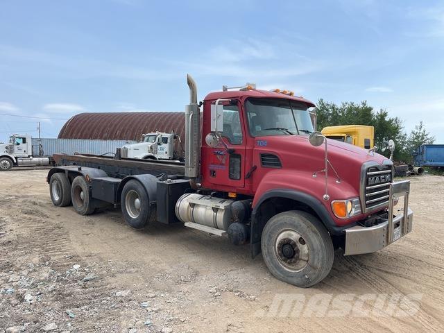 Mack CV713 Camion cu incarcator