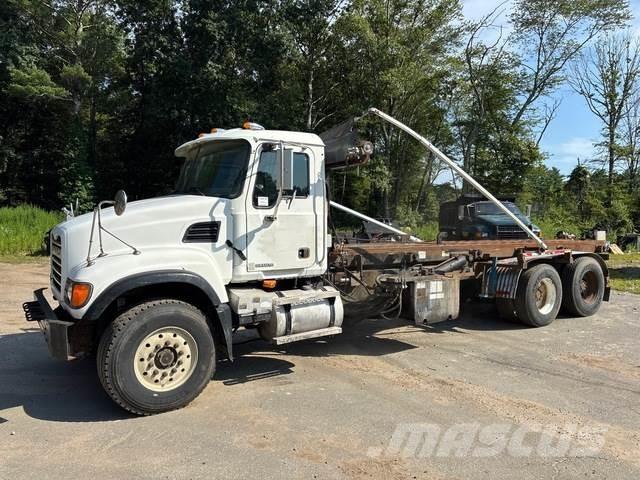 Mack CV713 Camion cu incarcator