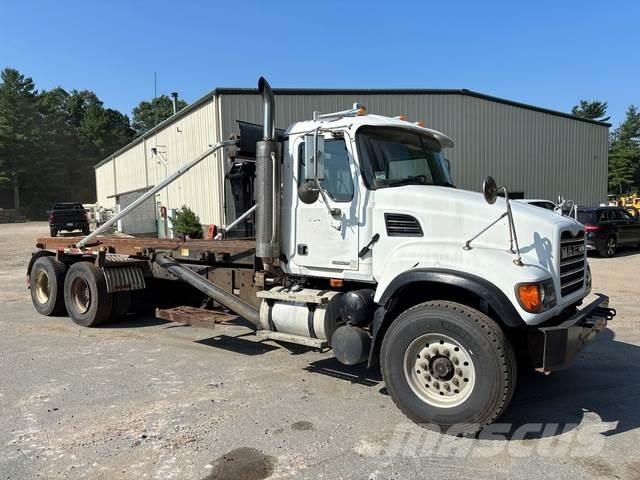 Mack CV713 Camion cu incarcator