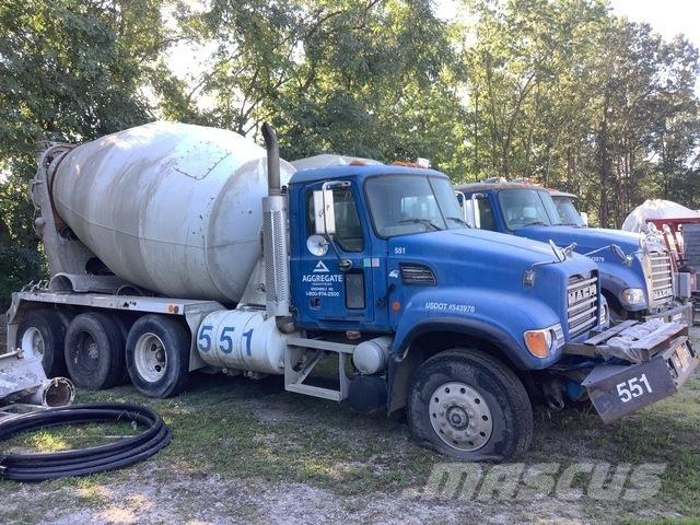 Mack CV713 Autobasculanta