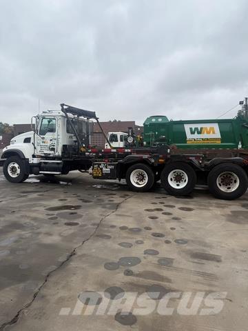 Mack CV713 Camion cu incarcator