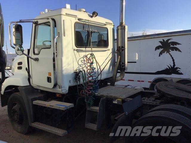 Mack CXN612 Autotractoare