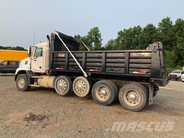 Mack CXN613 Autobasculanta