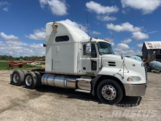 Mack CXU600 Autotractoare