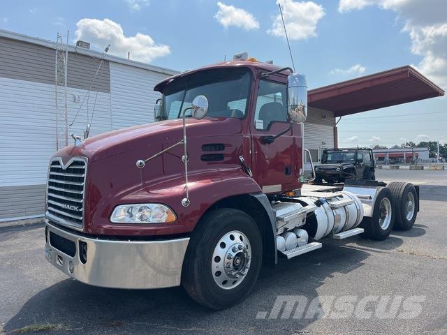 Mack CXU612 Autotractoare