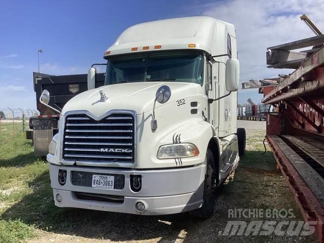 Mack CXU613 Autotractoare