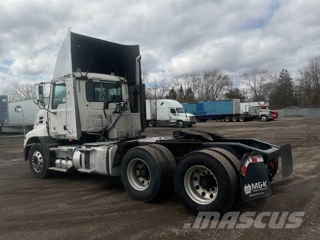 Mack CXU613 Autotractoare