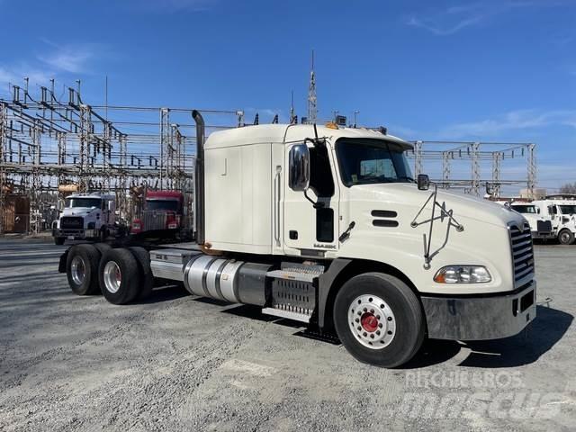 Mack CXU613 Autotractoare