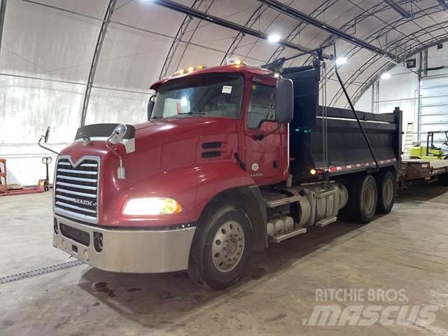 Mack CXU613 Autobasculanta