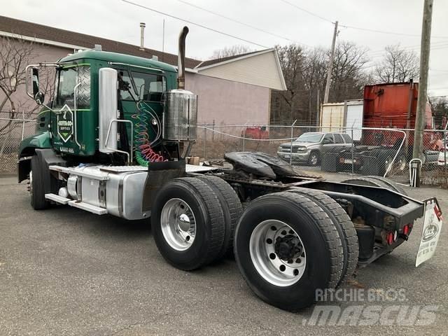 Mack CXU613 Autotractoare