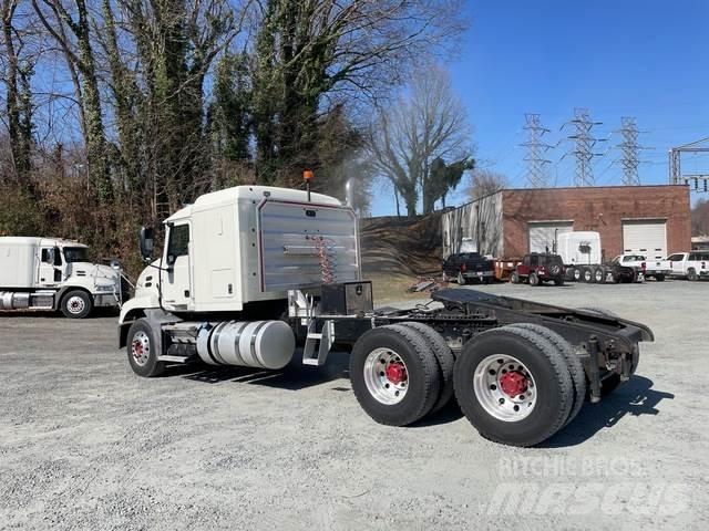 Mack CXU613 Autotractoare