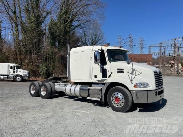 Mack CXU613 Autotractoare