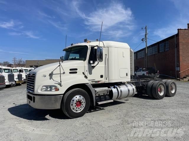 Mack CXU613 Autotractoare