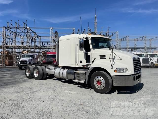 Mack CXU613 Autotractoare