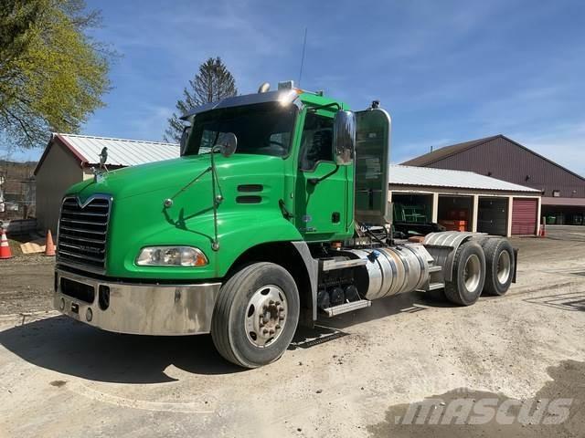 Mack CXU613 Autotractoare