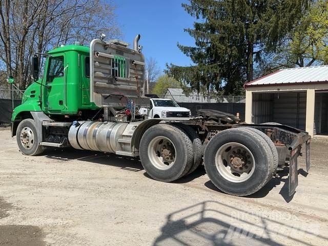 Mack CXU613 Autotractoare