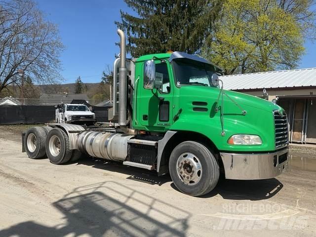 Mack CXU613 Autotractoare