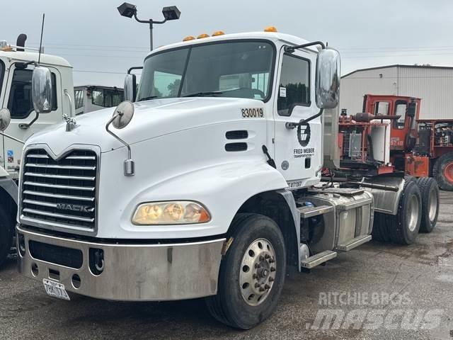 Mack CXU613 Autotractoare