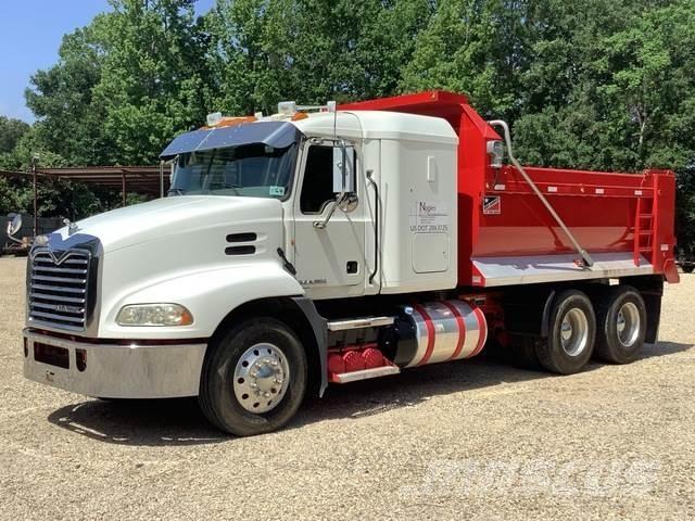 Mack CXU613 Autobasculanta