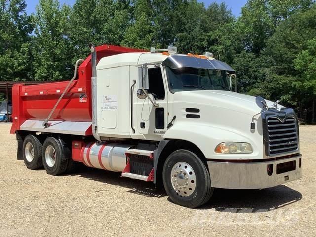 Mack CXU613 Autobasculanta