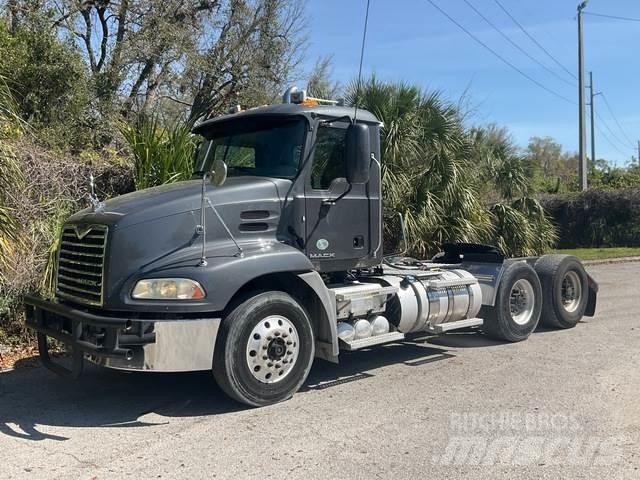 Mack CXU613 Autotractoare