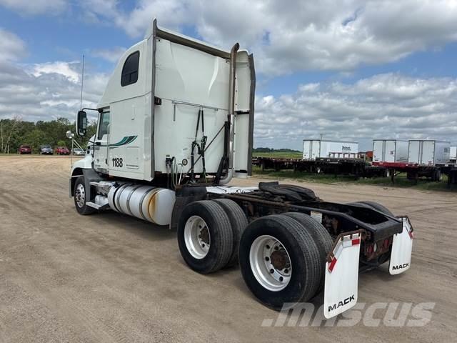 Mack CXU613 Autotractoare
