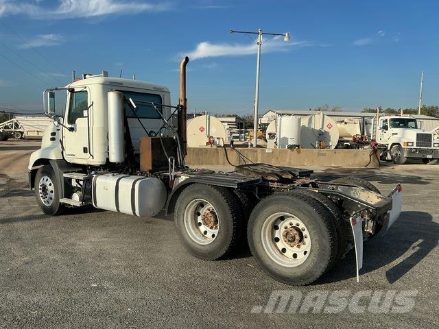 Mack CXU613 Autotractoare