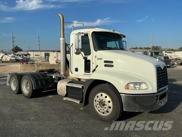 Mack CXU613 Autotractoare