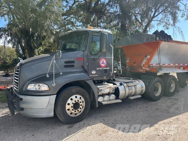 Mack CXU613 Autotractoare