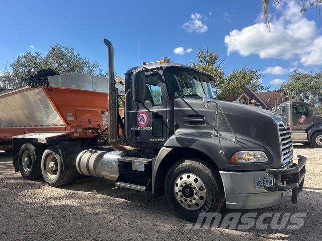 Mack CXU613 Autotractoare