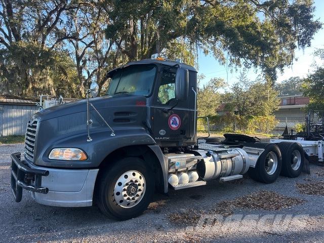 Mack CXU613 Autotractoare