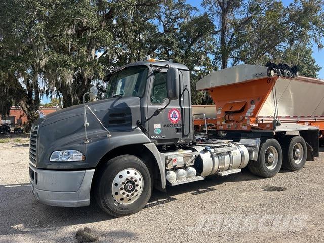 Mack CXU613 Autotractoare