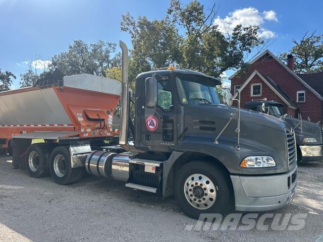 Mack CXU613 Autotractoare