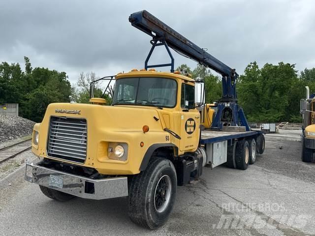 Mack DM688S Altele