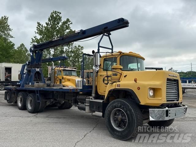 Mack DM688S Altele