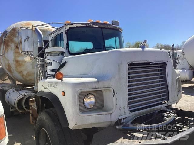 Mack DM690S Altele