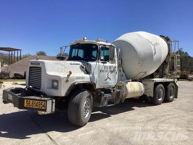 Mack DM690S Altele