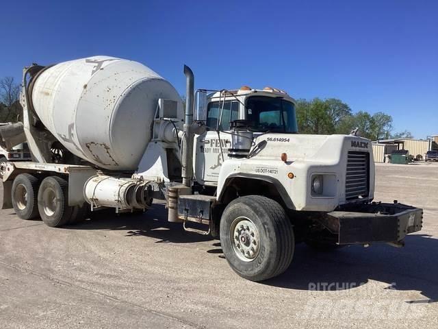 Mack DM690S Altele