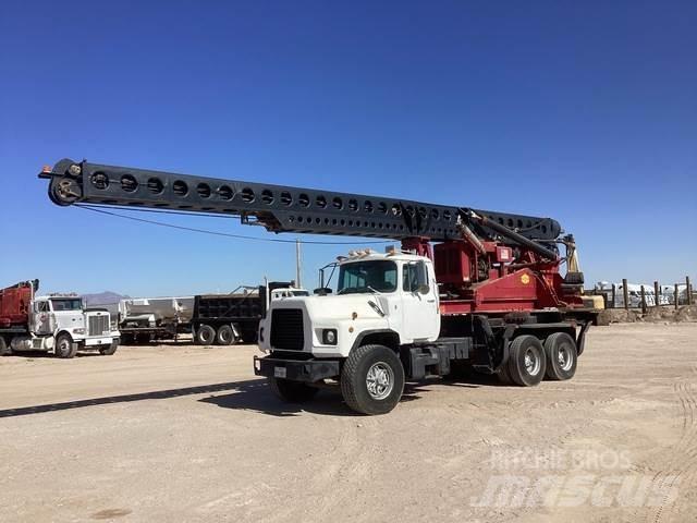 Mack DM690S Utilaje mobile de forat