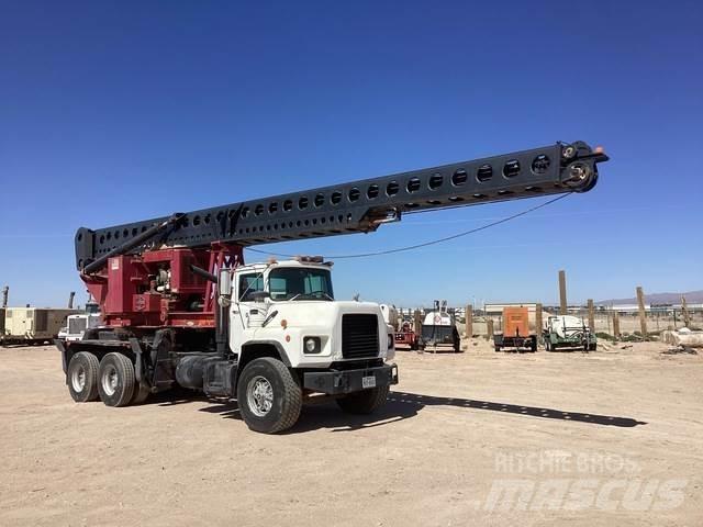 Mack DM690S Utilaje mobile de forat