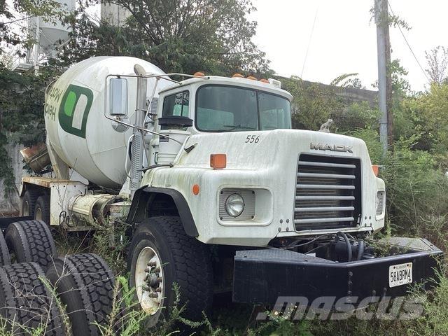 Mack DM690S Altele