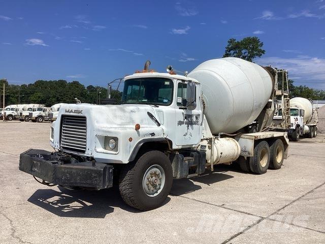 Mack DM690S Altele