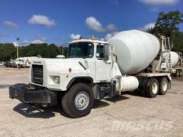 Mack DM690S Altele