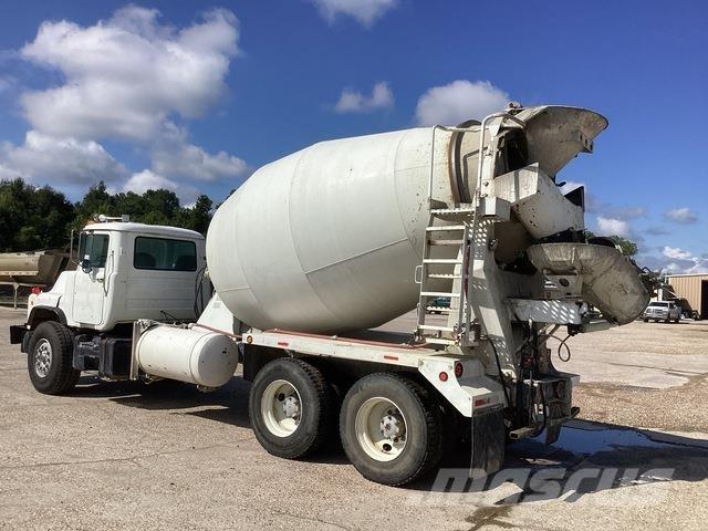 Mack DM690S Altele